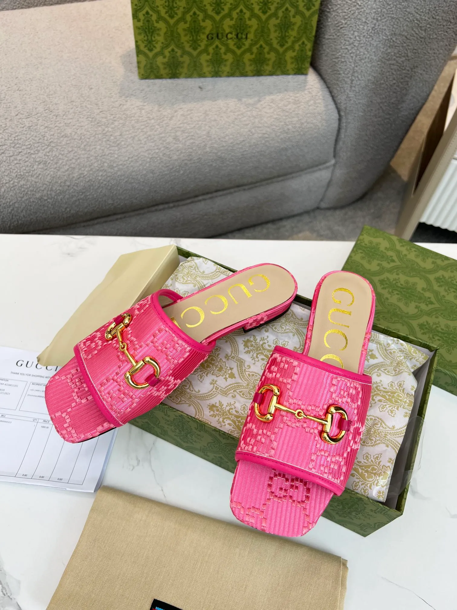 👟👟Ex-factory price 320👟👟 Genuine leather sole +30 👑GUCCI official website's latest hot model, the North Face cooperation model 2023 spring and summer sandals, top quality sale Purchase genuine product development. The material and craftsmanship are consistent with the original version (welcome to compare) Upper: Original jacquard double G cloth ➕Electric embroidery font ~ One-word upper Lining: Mixed sheepskin Outsole: Italian private mold rubber outsole Bottom thickness: flat Size number: 35-43